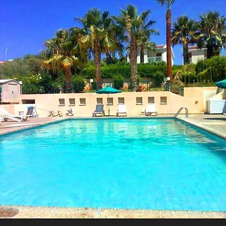 بيت للعطل Periyiali Gardens Pyrgos