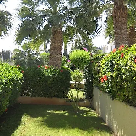 Periyiali Gardens بيت للعطل *